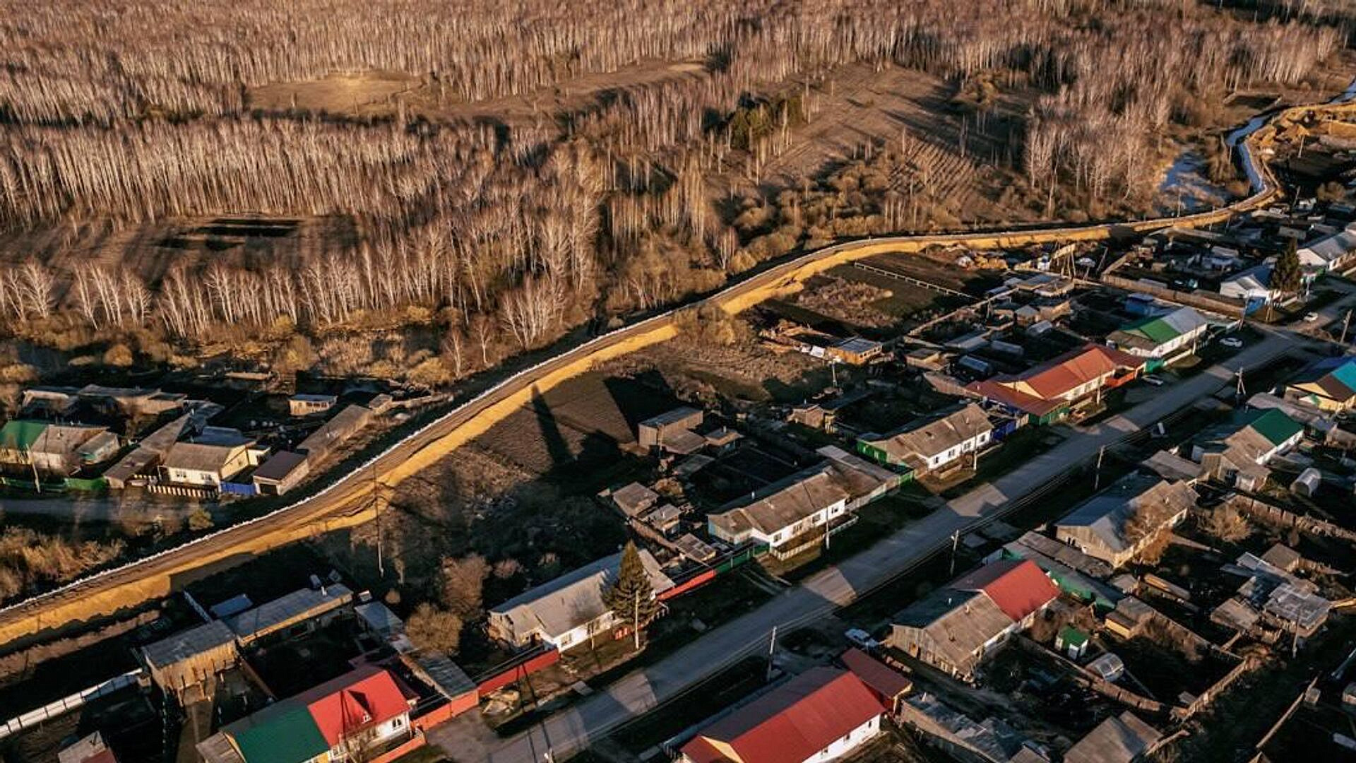 В селе Большой Карагай прорвало земляную насыпь, есть угроза затопления
