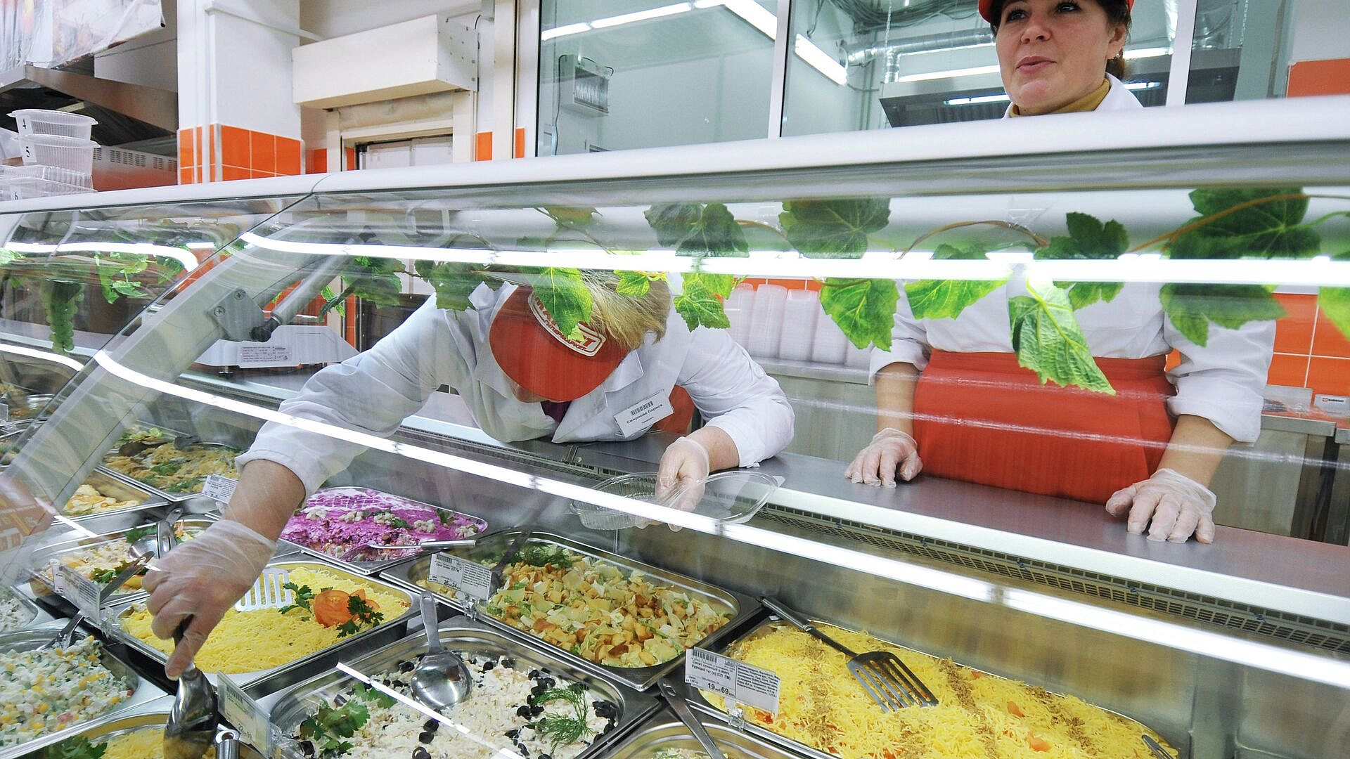 Опрос показал, сколько россиян покупают готовую еду