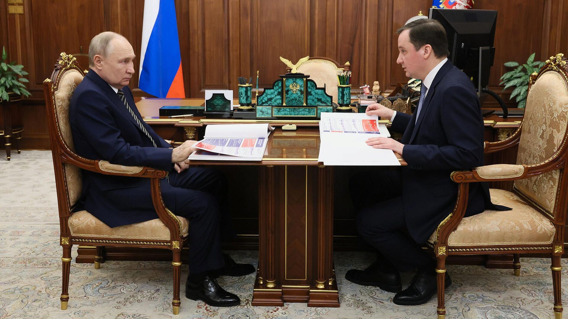 Путин поручил создать условия для судоремонта в Архангельской области