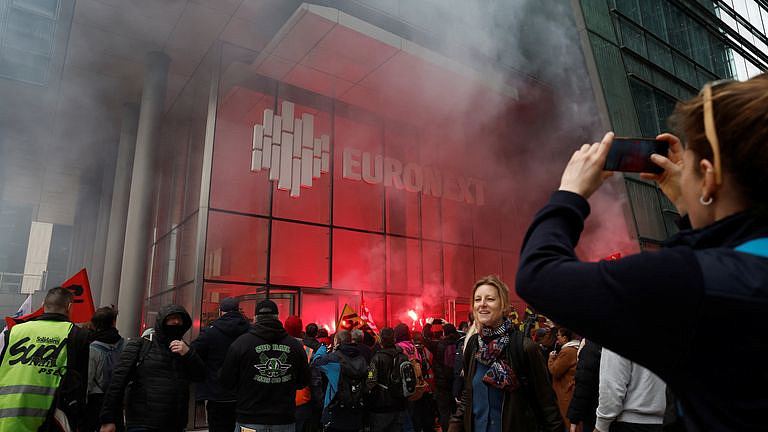 В Париже протестующими захвачена биржа Euronext