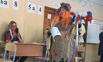 Эксперт прокомментировал появление сказочных персонажей на выборах