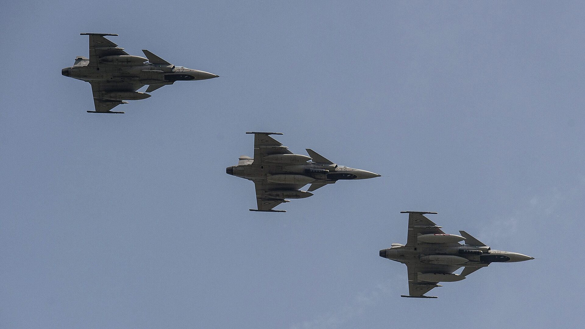 ������� � ������ ������������ � �������� �� 150 ������ ��������� Gripen