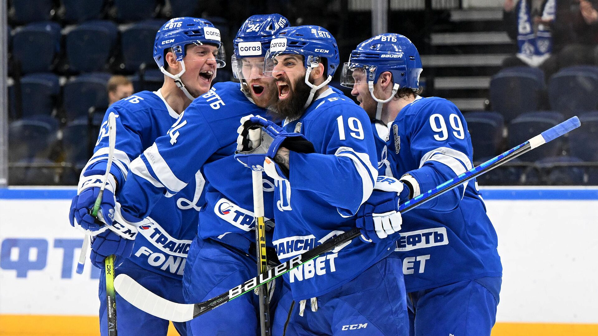 Московское "Динамо" обыграло "Спартак" в матче КХЛ