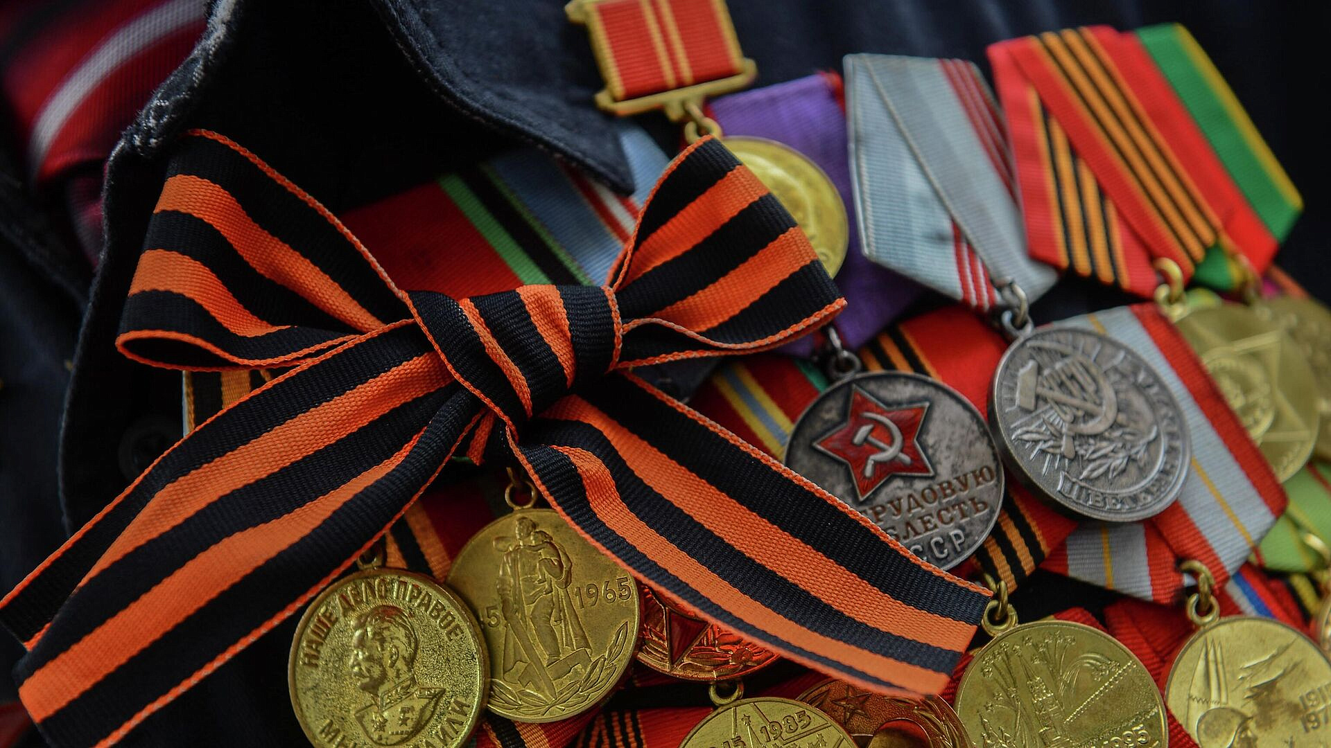 Собянин: девять тысяч москвичей хотят стать волонтерами юбилея Победы