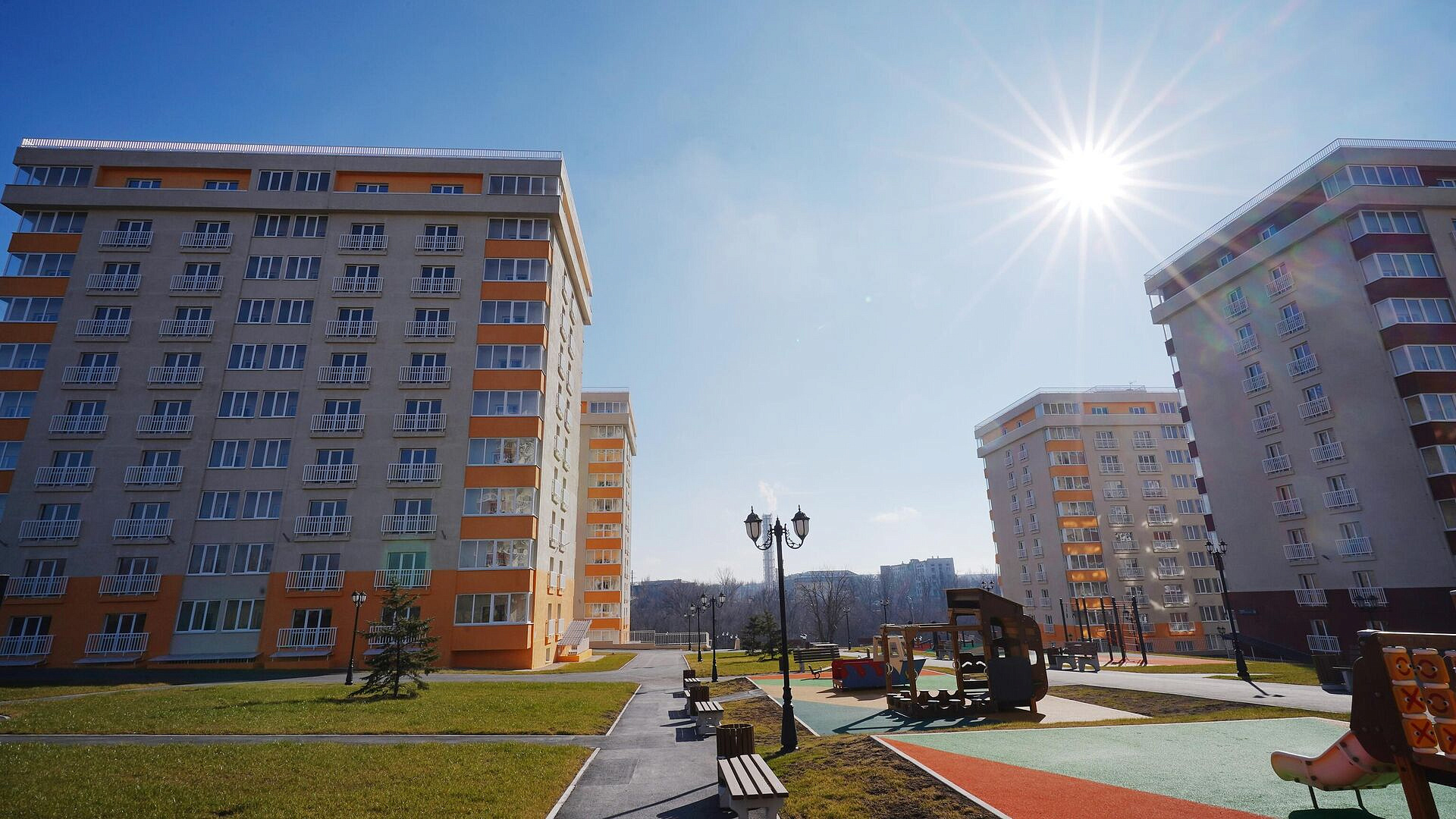 Почти 30 регионов России помогают ДНР восстанавливать инфраструктуру