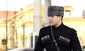 Кадыров опубликовал кадры с совещания, которое провел его сын Адам
