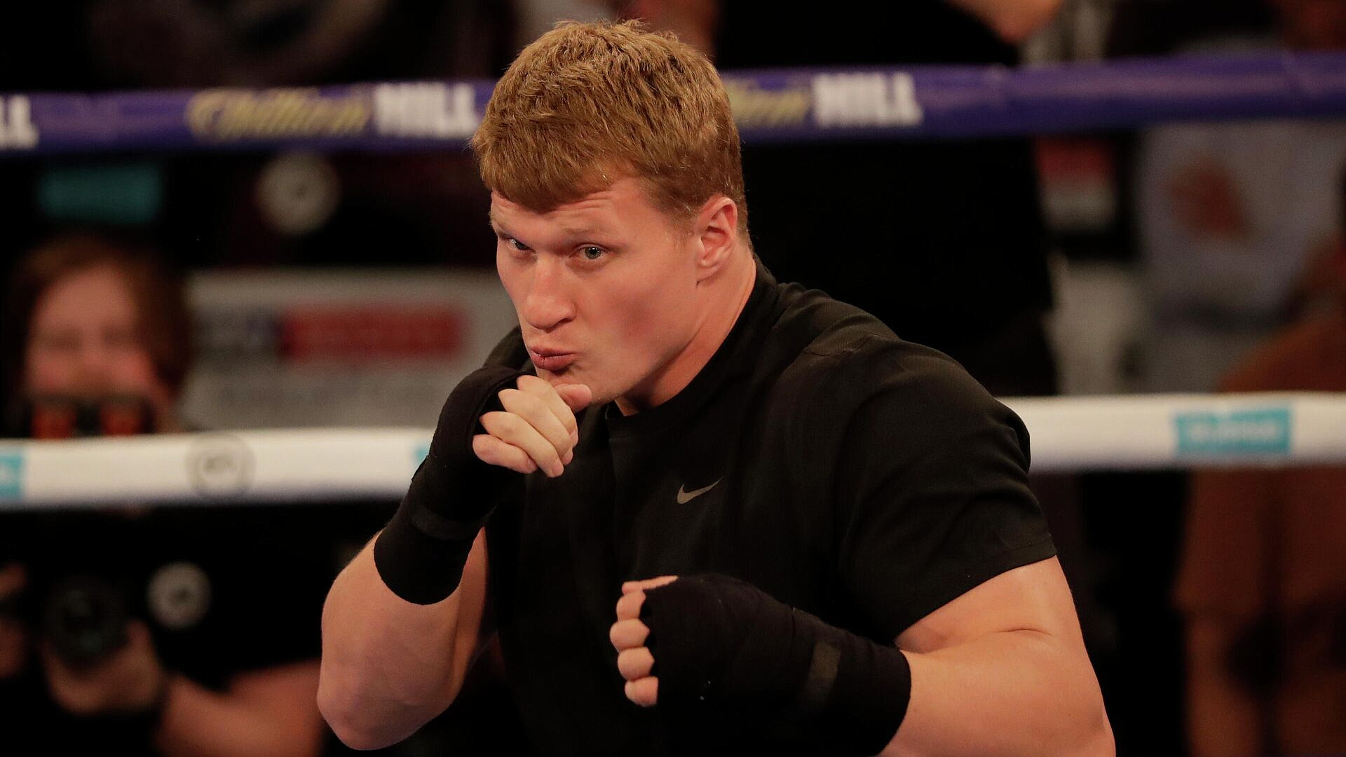 Олимпийский чемпион по боксу Поветкин провел мастер‑класс для росгвардейцев