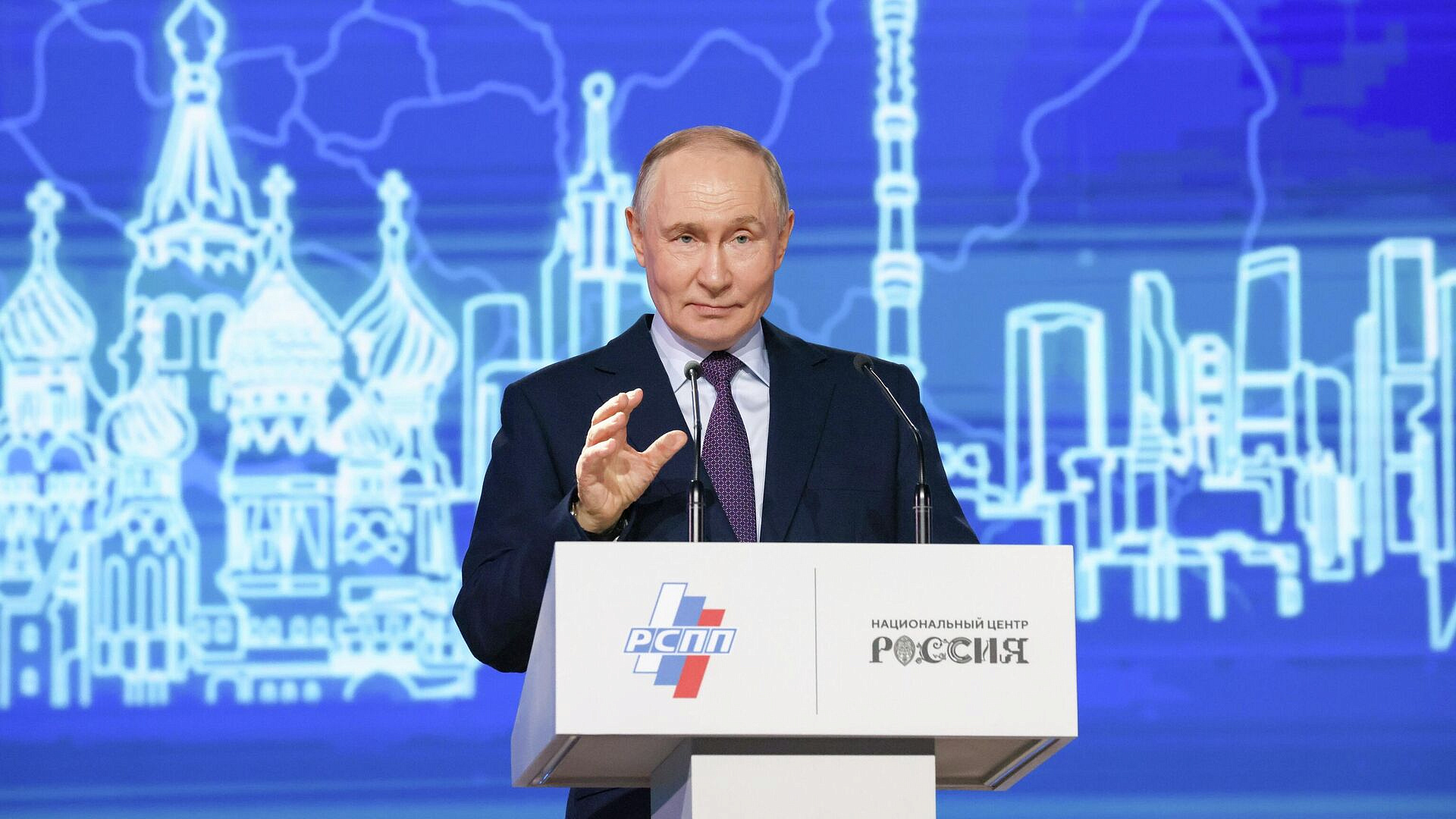 Путин поздравил победителей премии "Лидеры ответственного бизнеса"