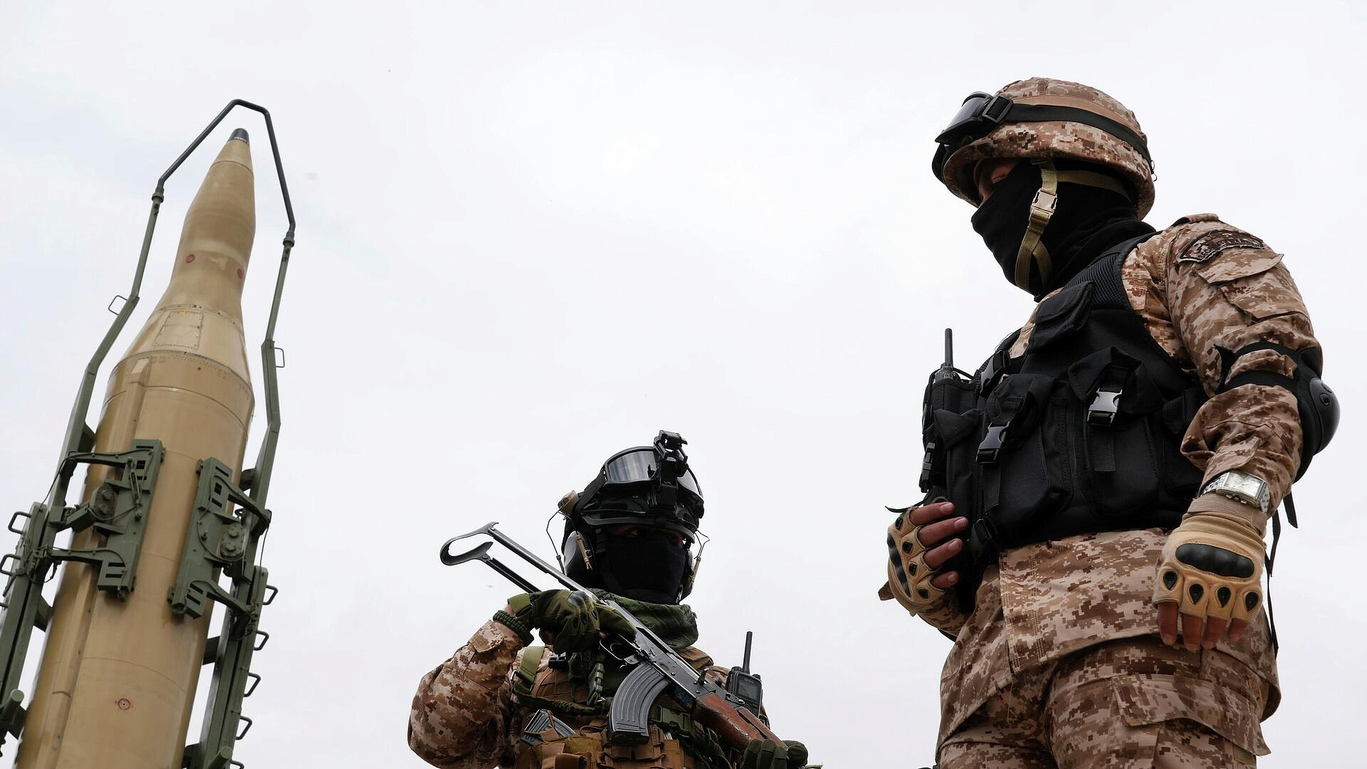 КСИР сообщил об ударах по целям в ряде городов Израиля и базам США