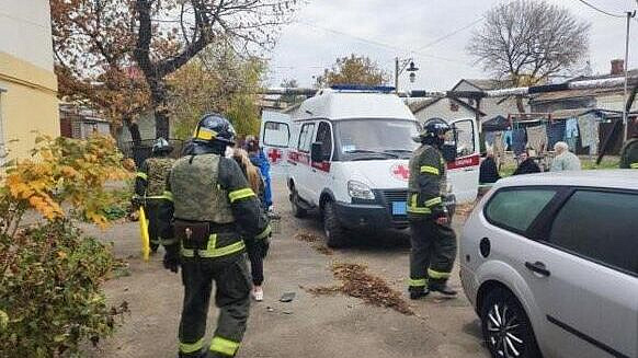 Под завалами после атаки ВСУ в Бердянске обнаружили тело женщины