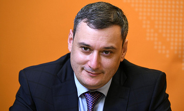 Биография Александра Хинштейна
