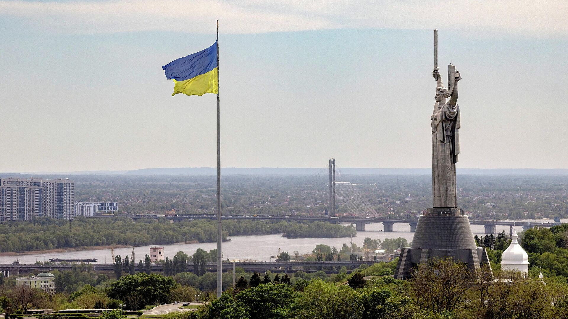 В СНГ объяснили, почему Украина не выходит из Содружества