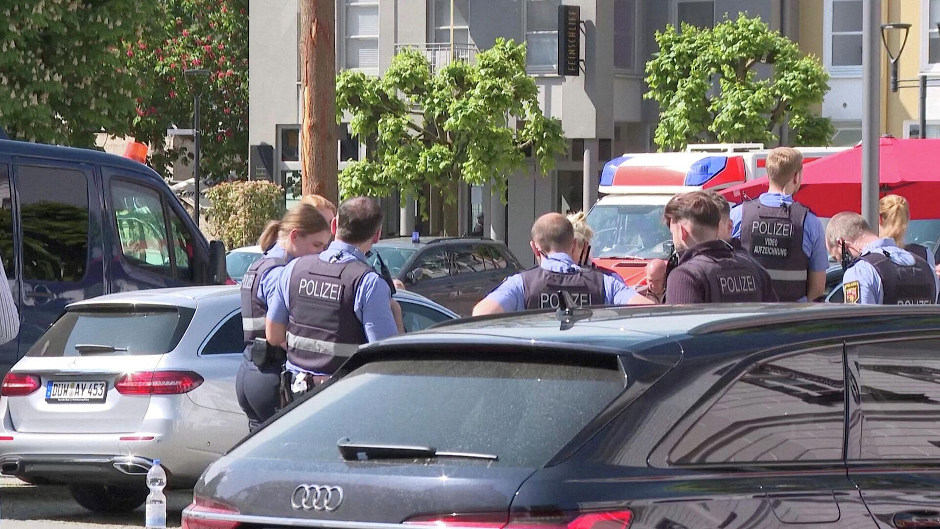 В Германии преступник, захвативший заложников в банке, сбежал 