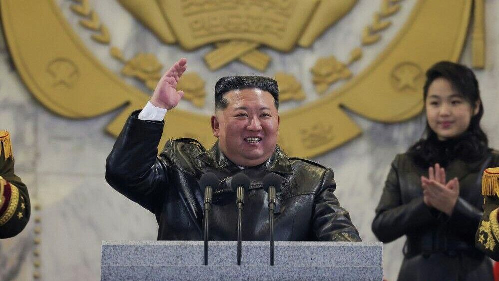 Ким Чен Ын с начала года поздравил 27 столетних долгожителей в КНДР