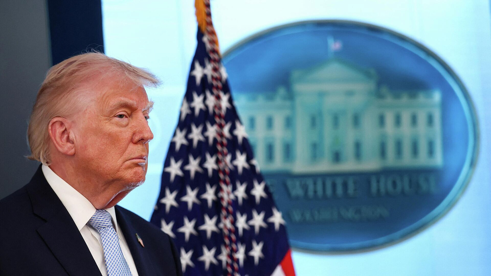 Трамп: США применят много бомб против ИРИ, если прекращение огня не продлят