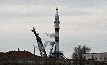 Экипаж корабля "Союз МС-25" продолжит подготовку к старту