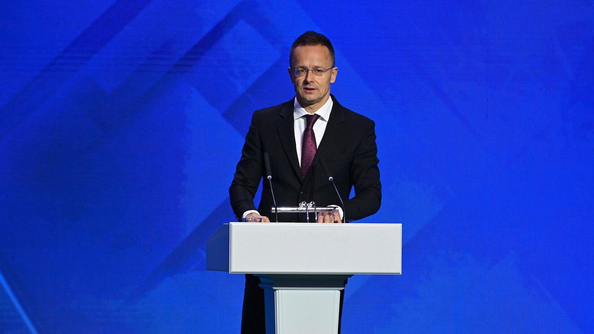 Венгрии не нужны гарантии энергобезопасности от Киева, заявил Сийярто