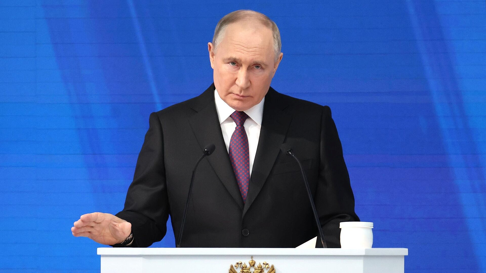 Медведев обсудил с Путиным послание Федеральному собранию