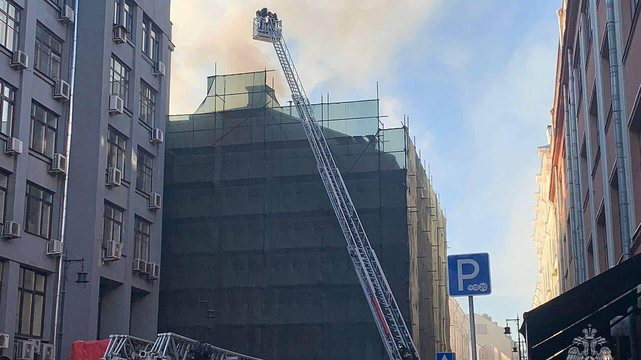 В центре Москвы потушили реконструируемое здание