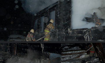 При пожаре в частном доме в Хабаровске погибли два человека