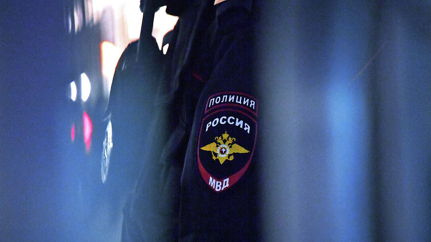 Житель Подмосковья чуть не пострадал от летящих из окна кирпичей Житель Подмосковья чуть не пострадал от летящих из окна кирпичей