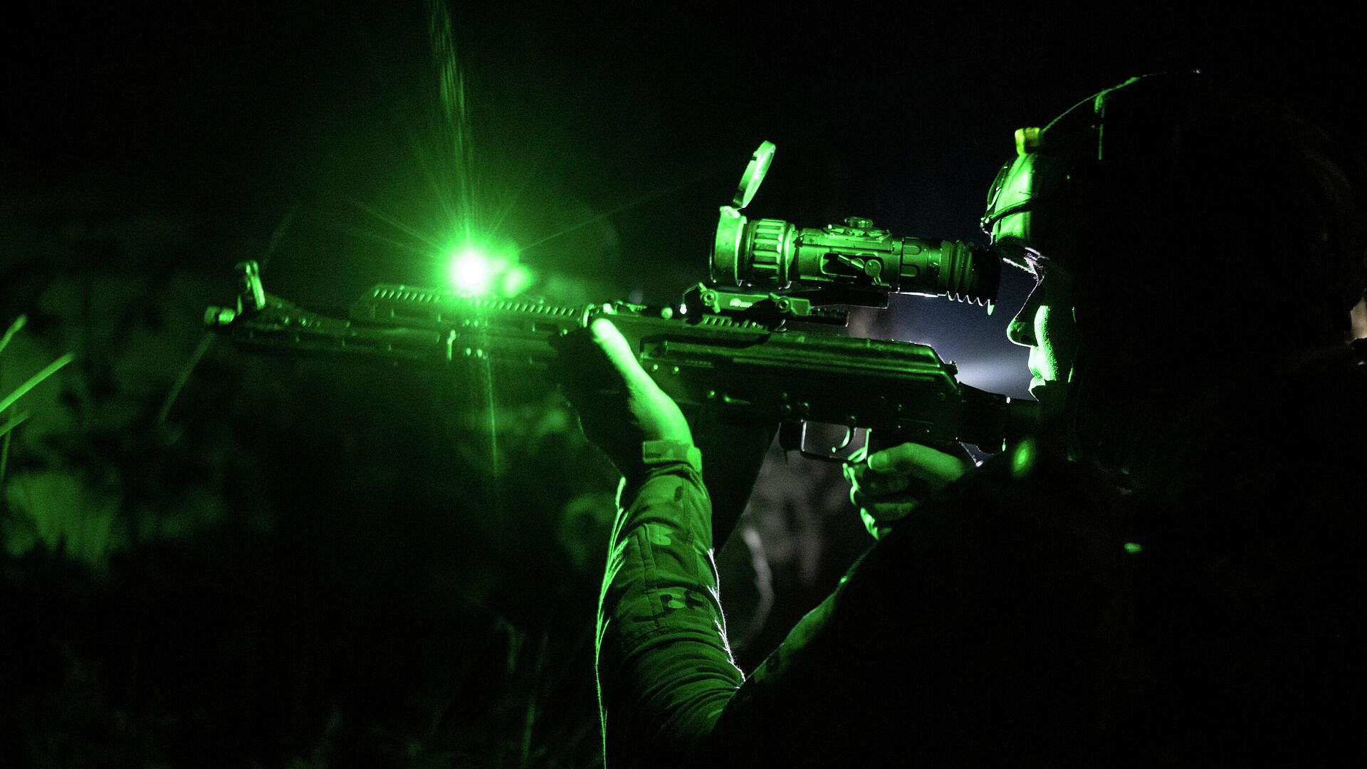 Росгвардия в 2025 году передала около 48 тысяч единиц оружия в зону СВО