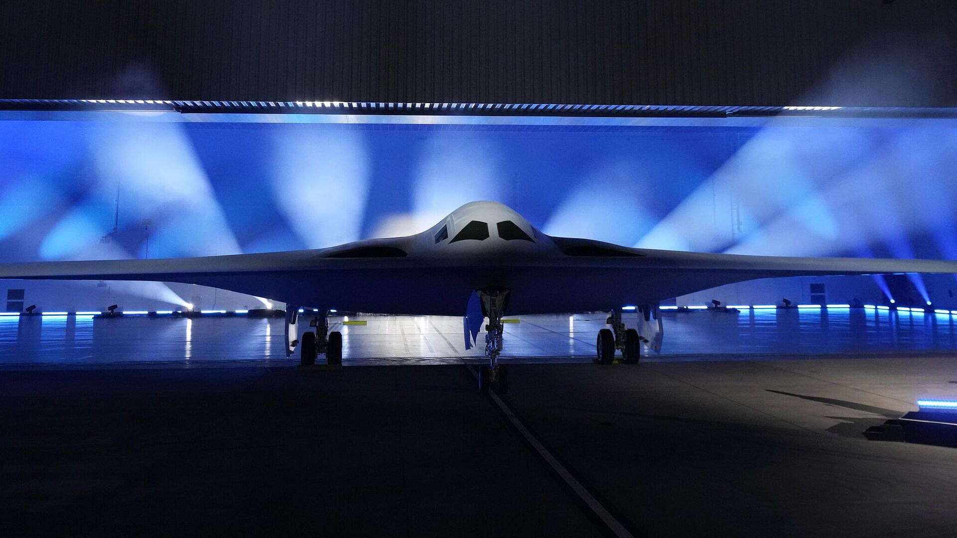 Второй стратегический бомбардировщик B-21 Raider совершил первый полет