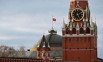 У Кремля загорелась машина