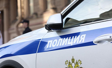 В Петербурге мужчина украл из цветочного магазина деньги и букеты