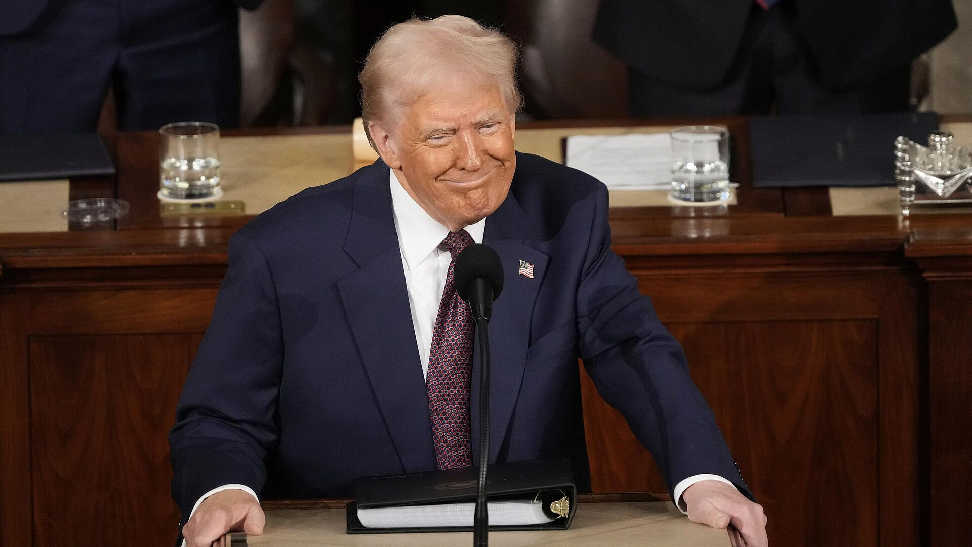 Трамп ввел пошлины против необитаемых островов Трамп ввел пошлины против необитаемых островов