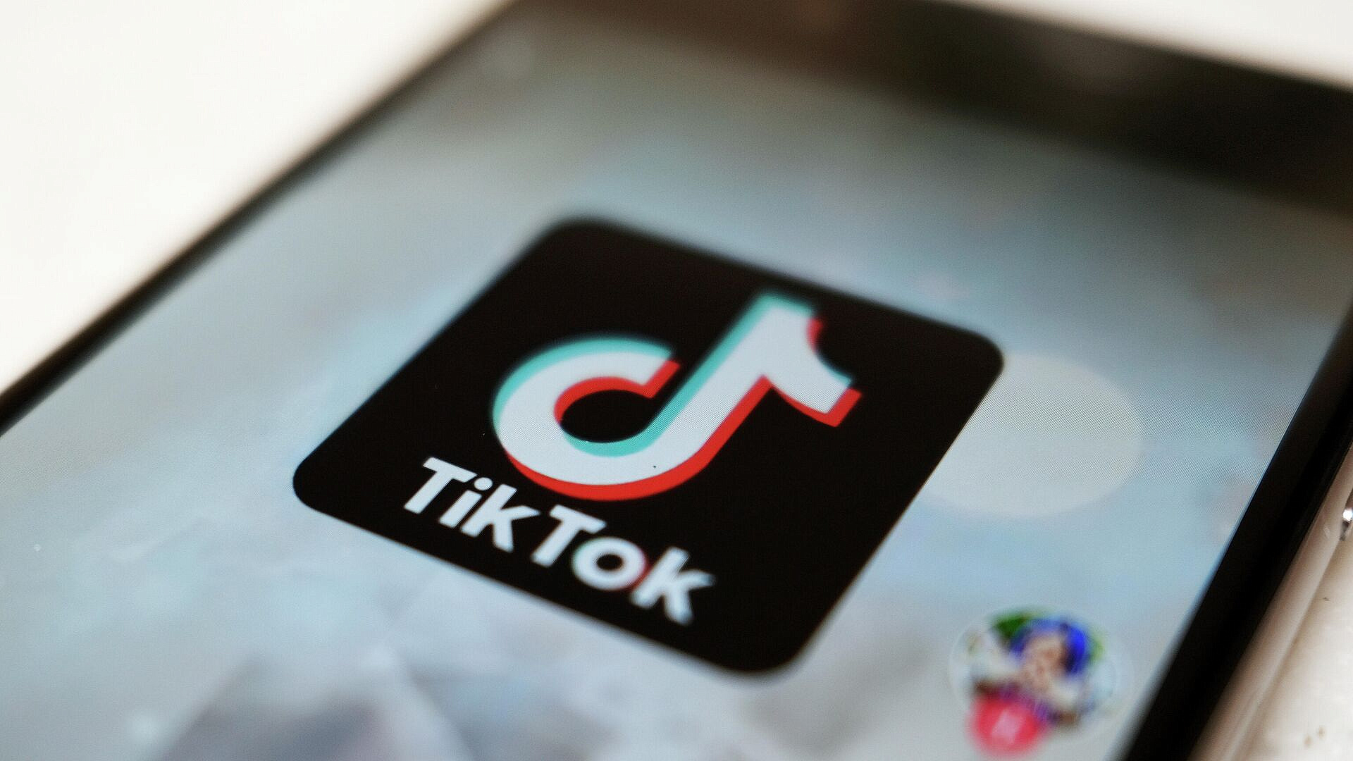 Эксперты раскрыли, как мошенники обманывают россиян через TikTok