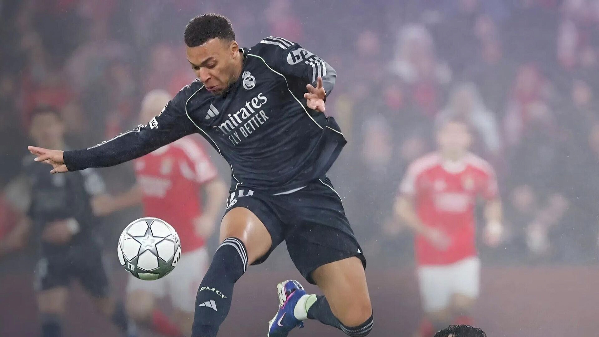 Футболисту "Реала" Мбаппе диагностировали растяжение связок левого колена