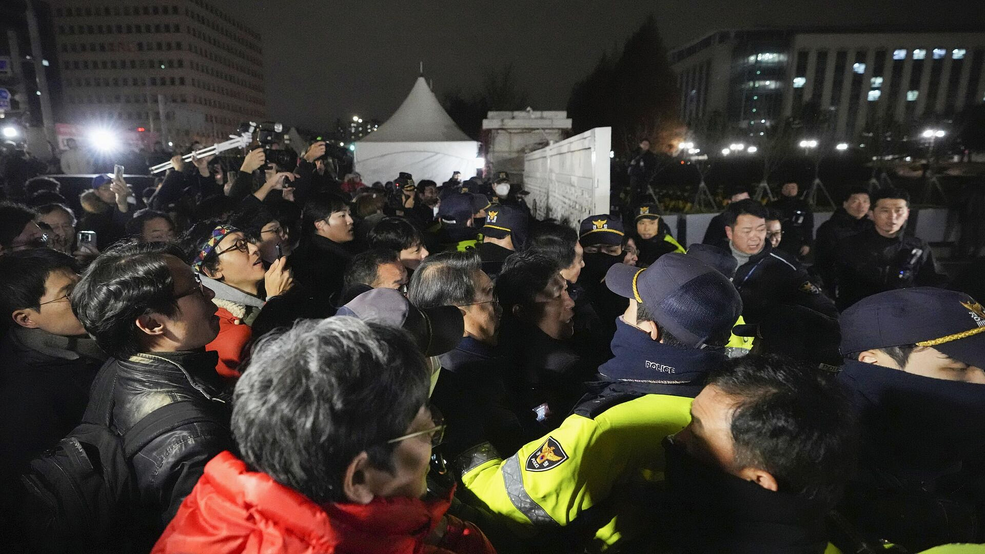 В Южной Корее объяснили введение военного положения
