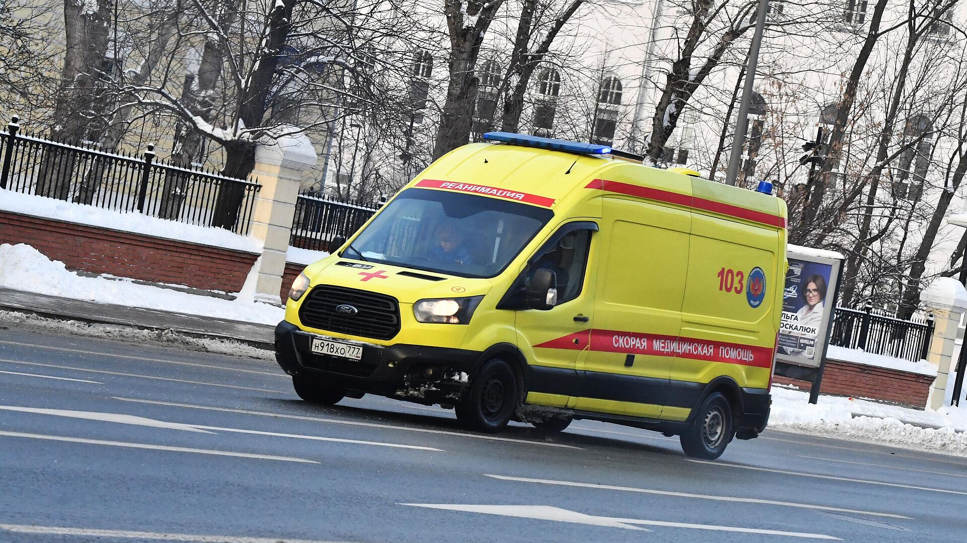 В Омске школьник провалился ногой в яму и получил ожог ступни