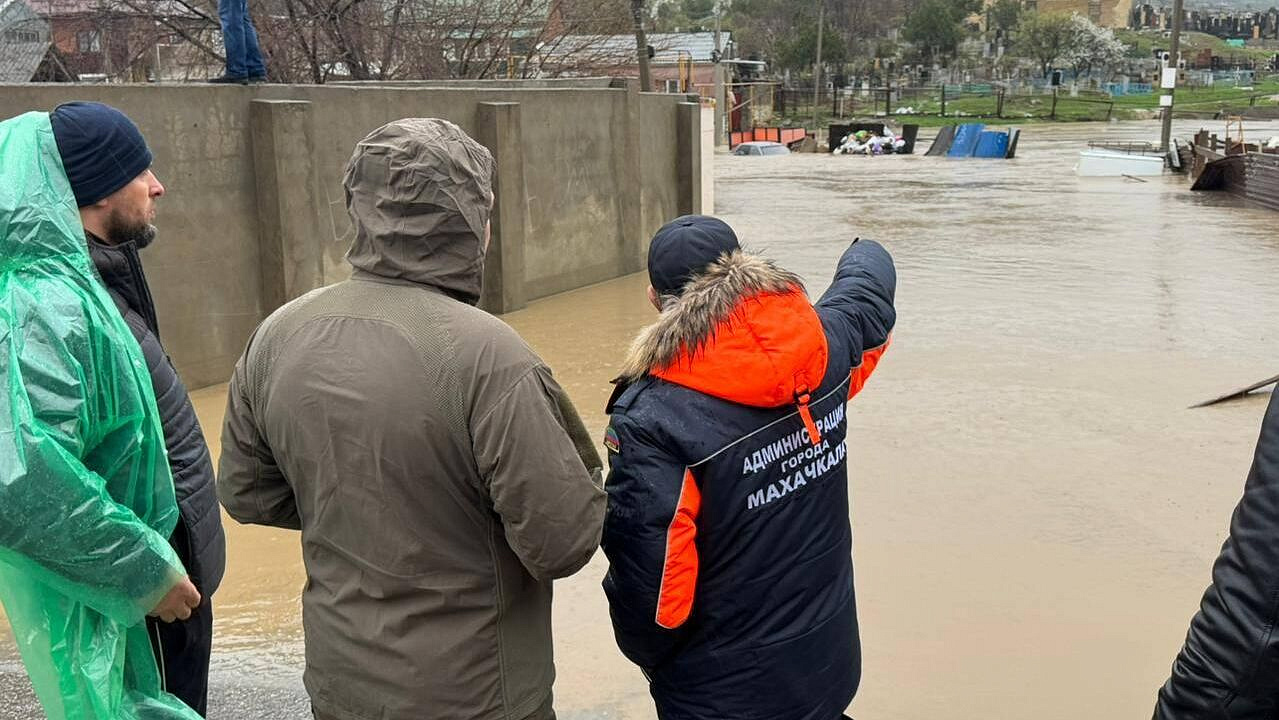 Мэр Махачкалы заявил, что ожидает ослабления осадков