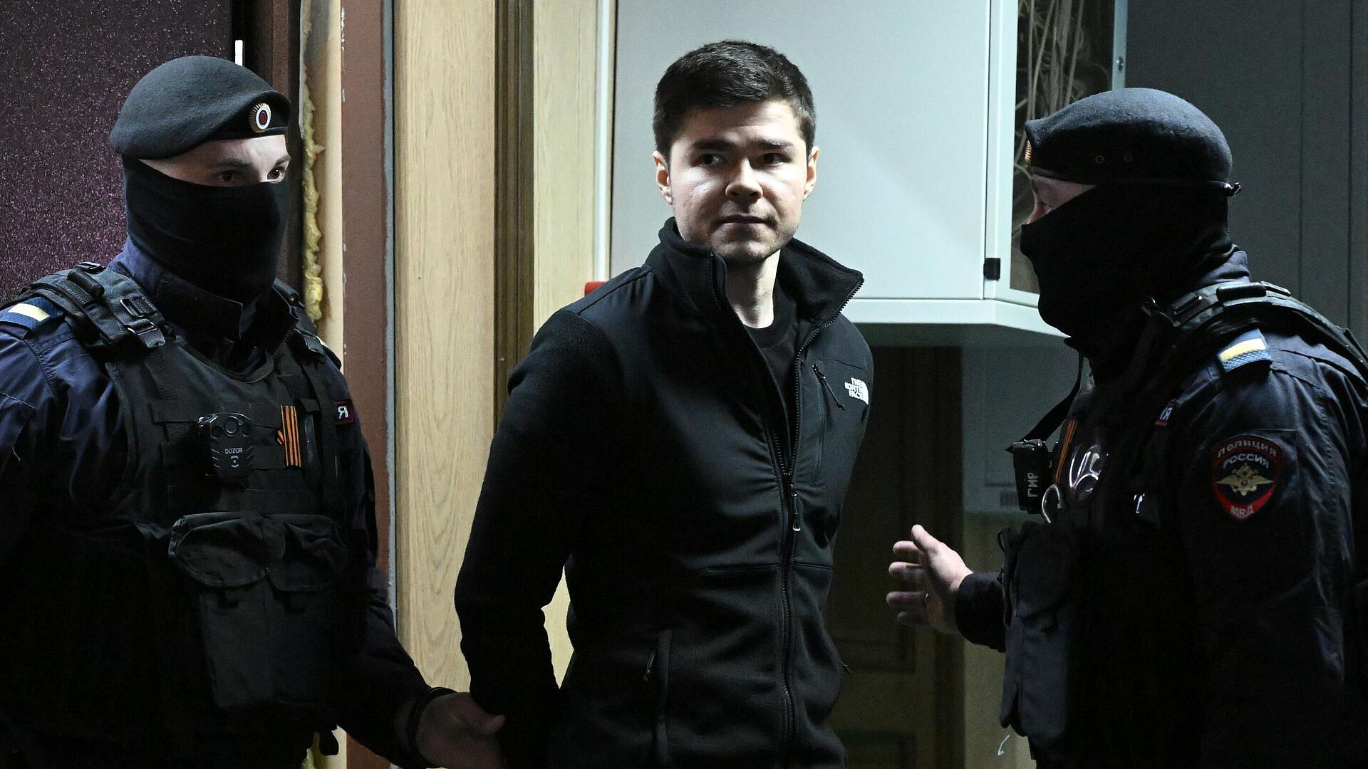 Суд продлил арест блогеру Шабутдинову