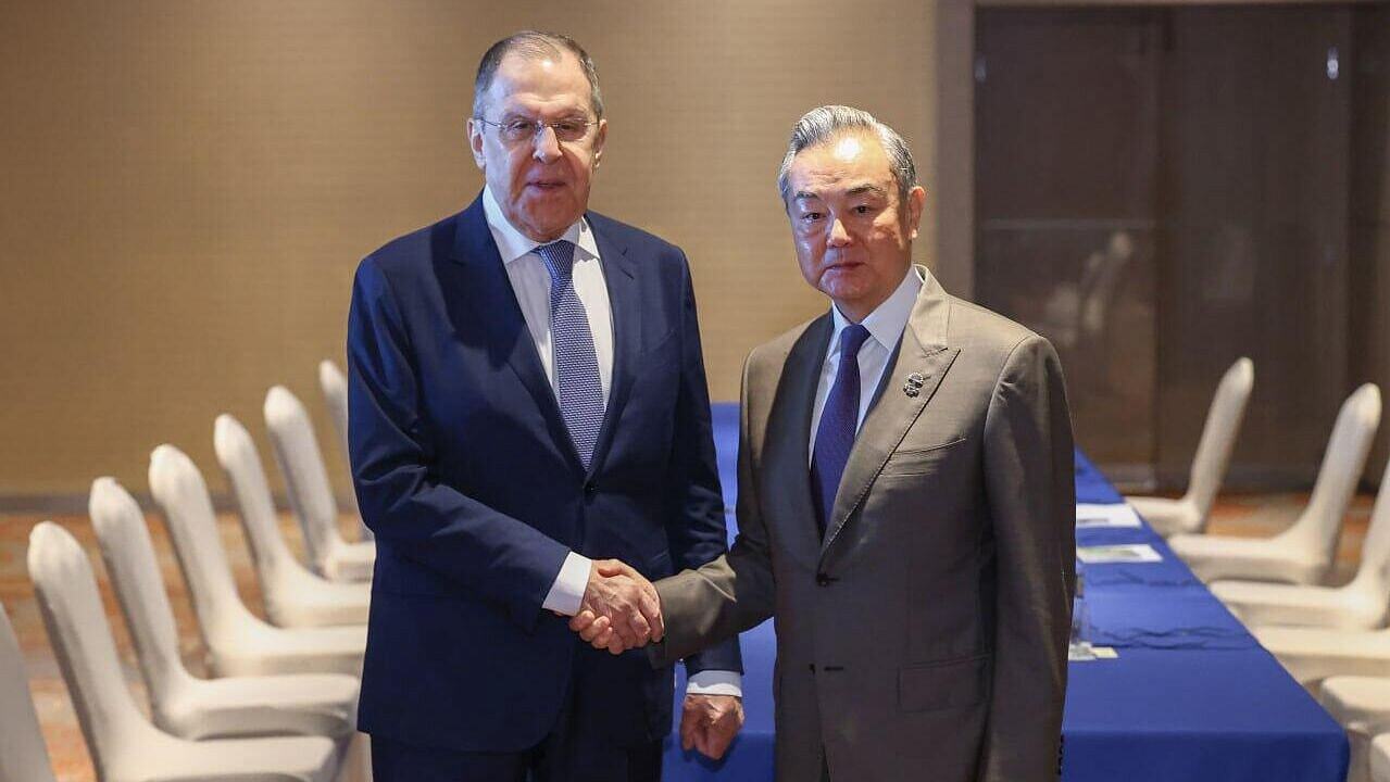 Лавров на переговорах намерен обсудить контакты России и Китая