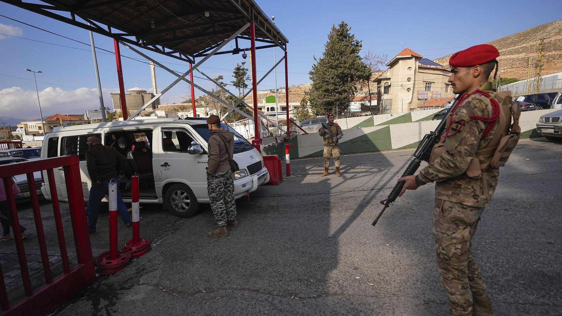 Ливанские пограничники вступили в бой с сирийскими контрабандистами