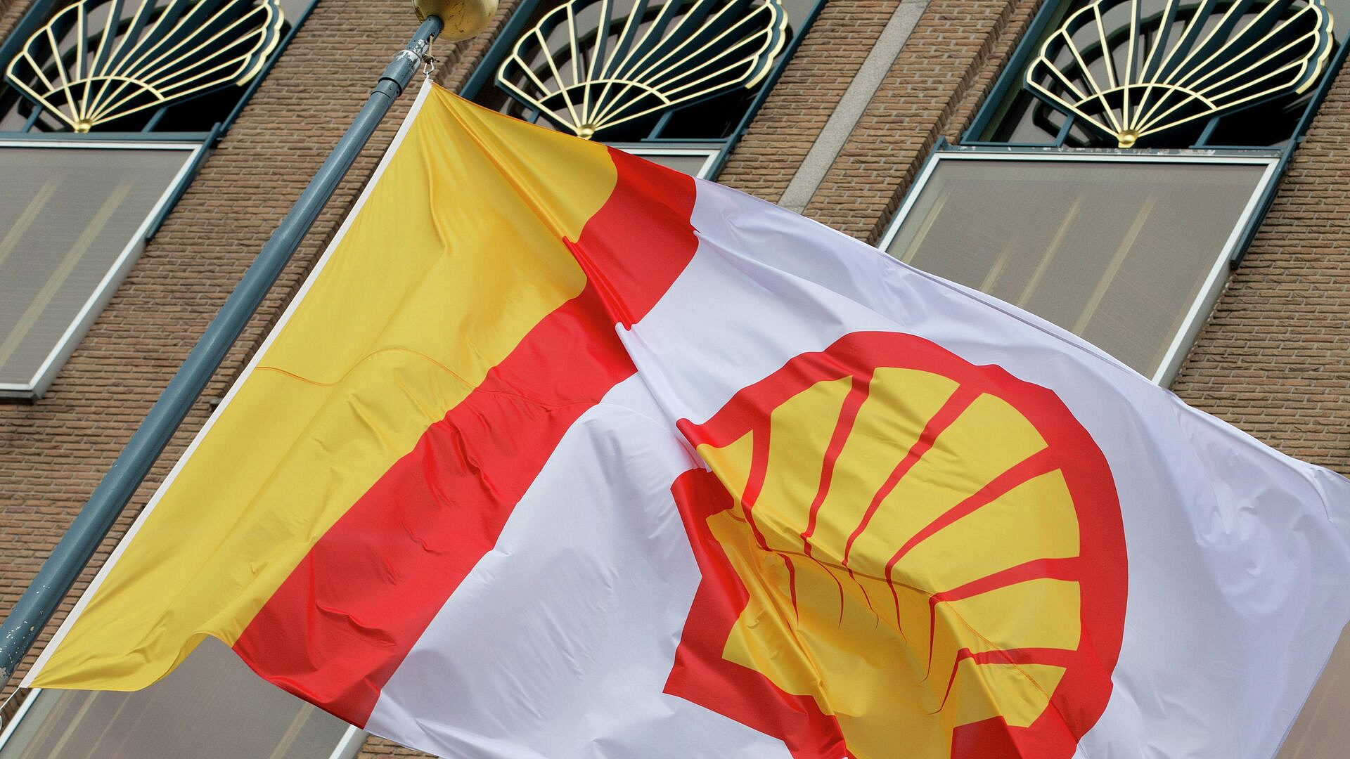 Shell заявила о повреждении завода по переработке газа в Катаре