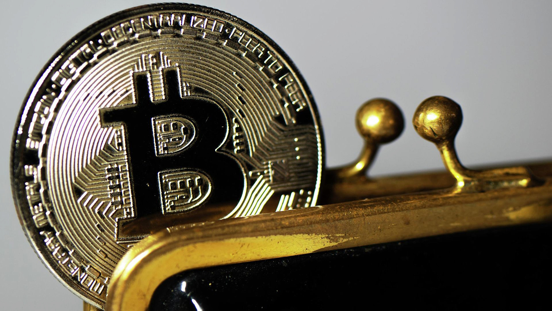 СМИ: криптоплатформы потеряли более 3,6 миллиардов долларов из-за кибератак