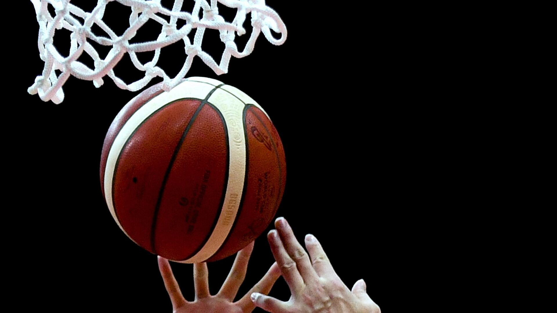Баскетболисты УНИКСа вышли в финал международного турнира Basket Cup
