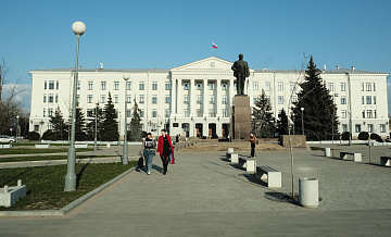 Студенты пожаловались на обветшалые фасады общежития ПсковГУ