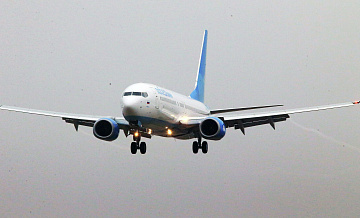 Самолет, вынужденно севший в Астрахани, приземлился в Москве