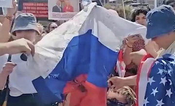 "Ненавидят нацию". Действия против флага России вызвали ярость на Западе