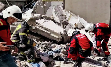 Спасатели продолжают разбор завалов после взрыва газа в Саратове