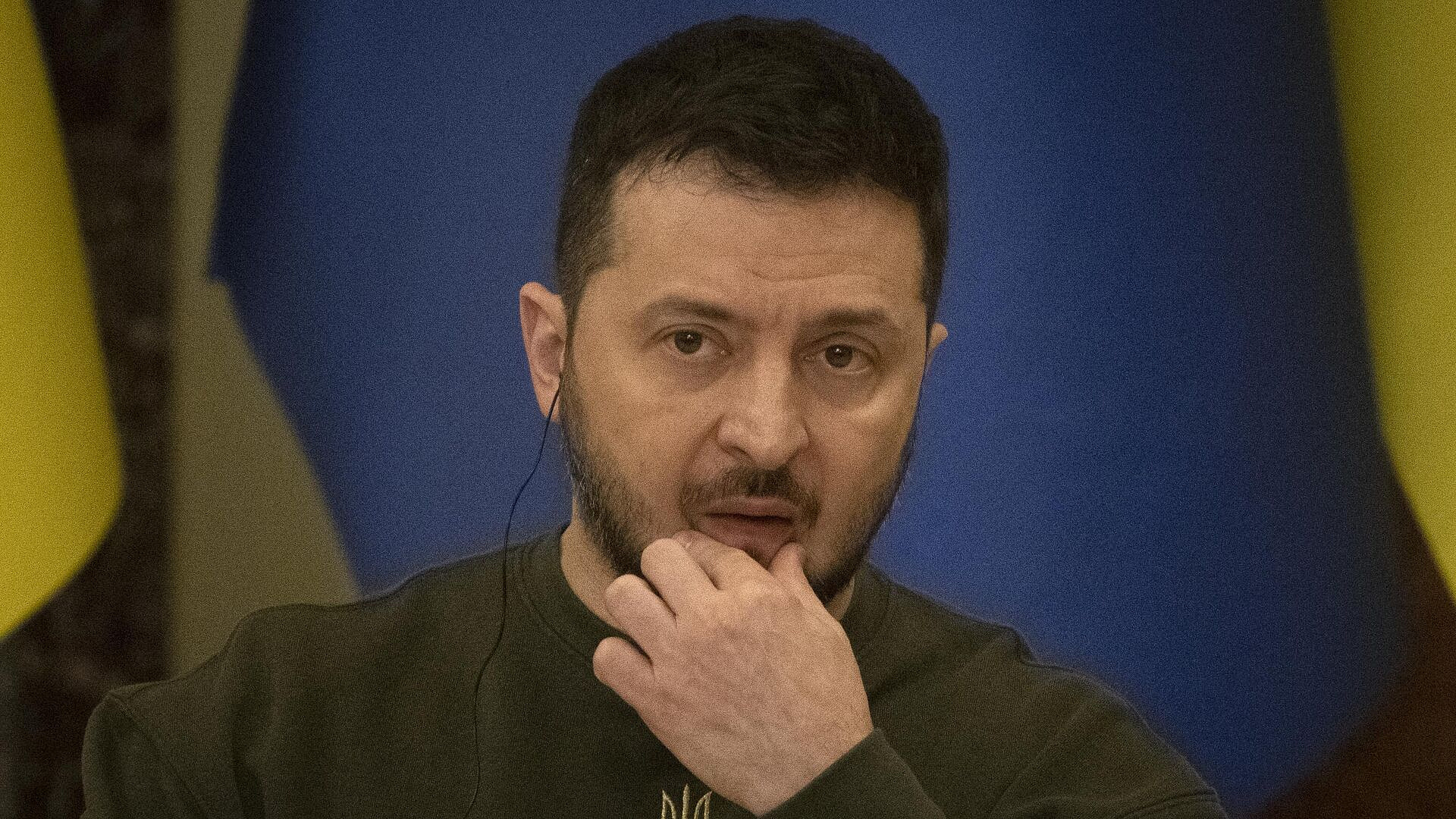 Зеленский не представляет Украину, заявил отец Маска