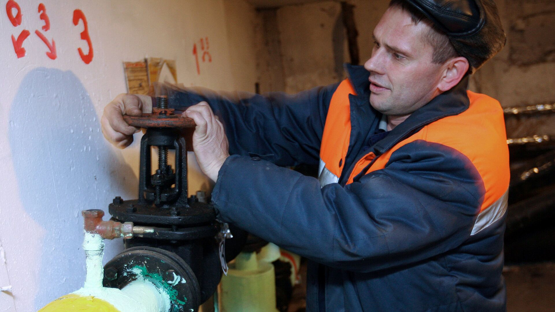 В Тикси устраняют аварию на водоводе