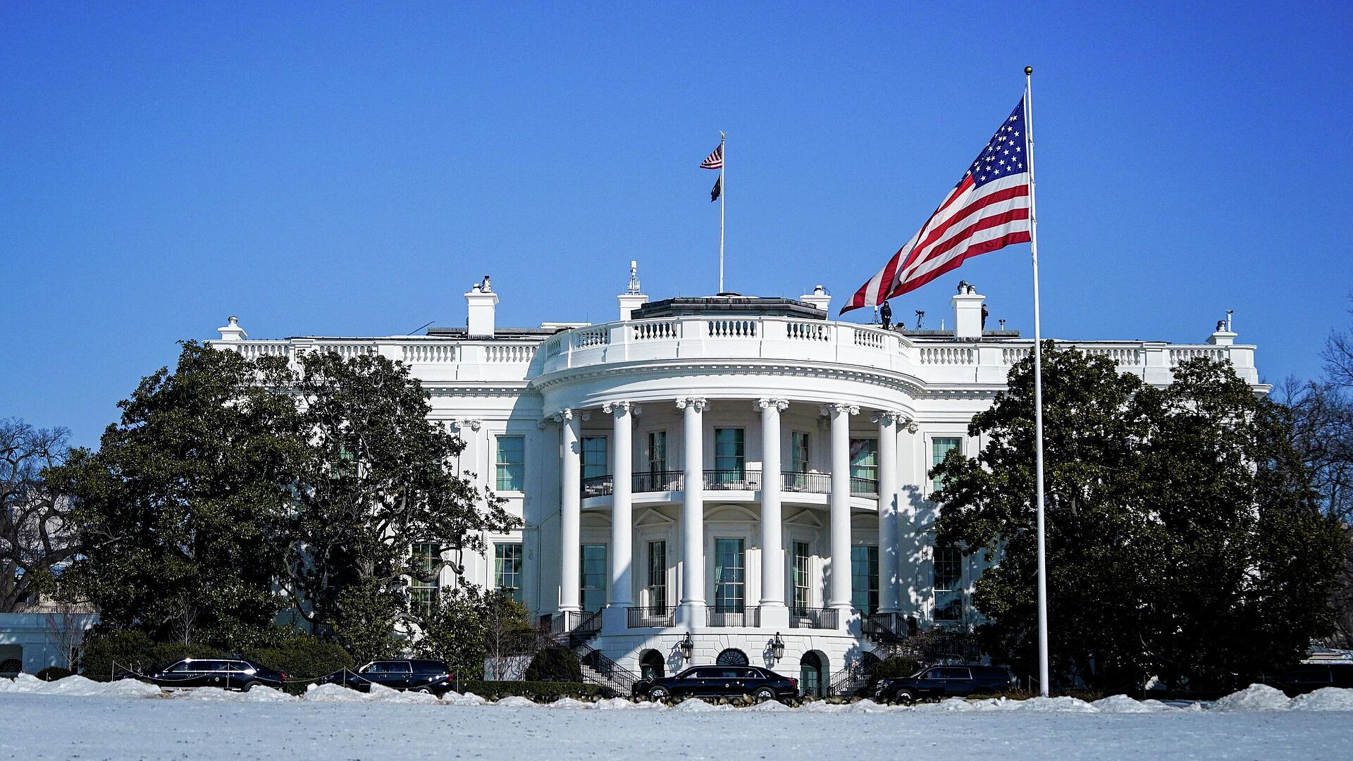 СМИ рассказали, почему Белый дом пытается не называть удары по Ирану войной