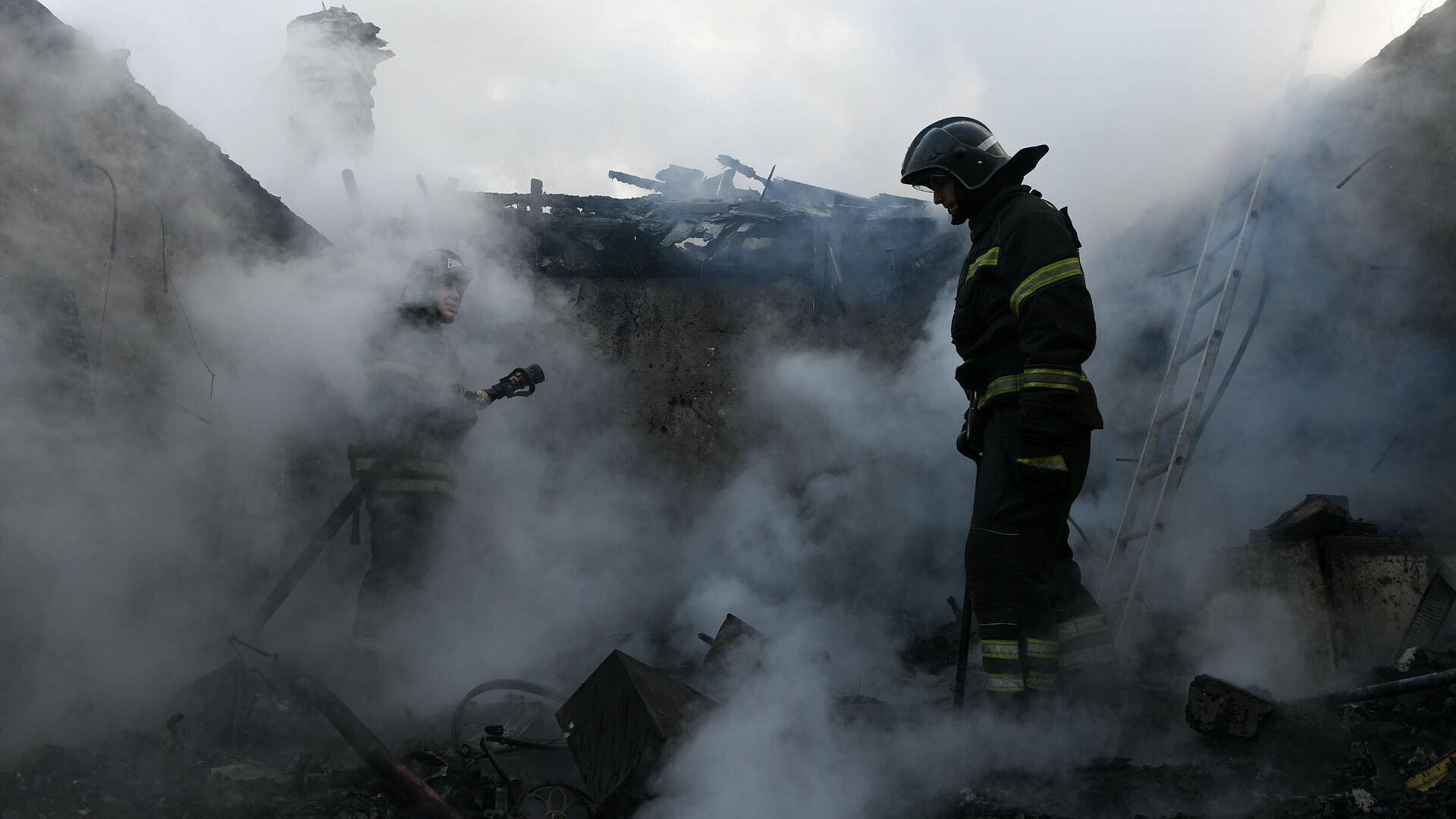 В ДНР потушили крупный пожар на рынке