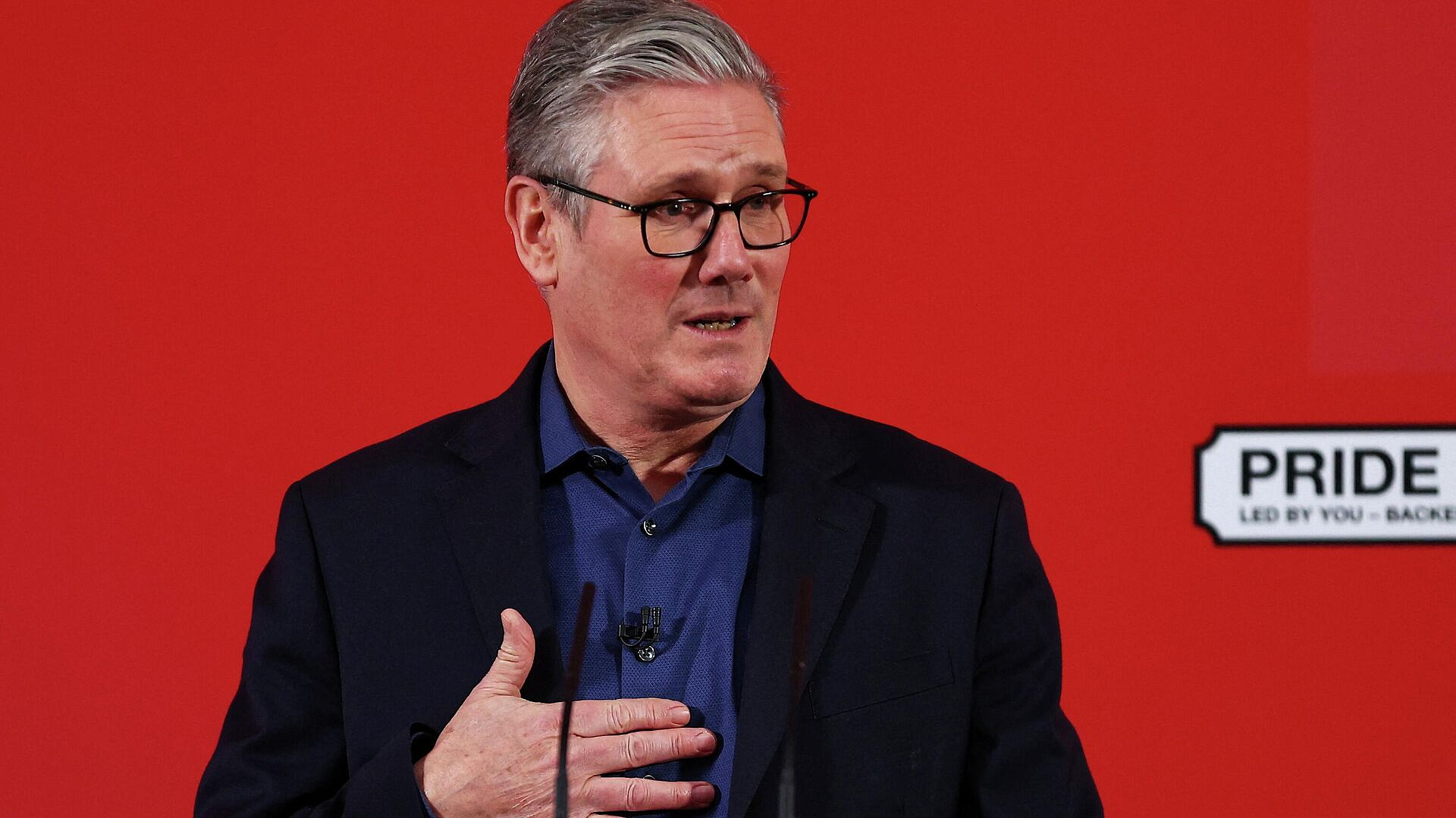 Все высмеивают неудачника Стармера, заявил Дмитриев